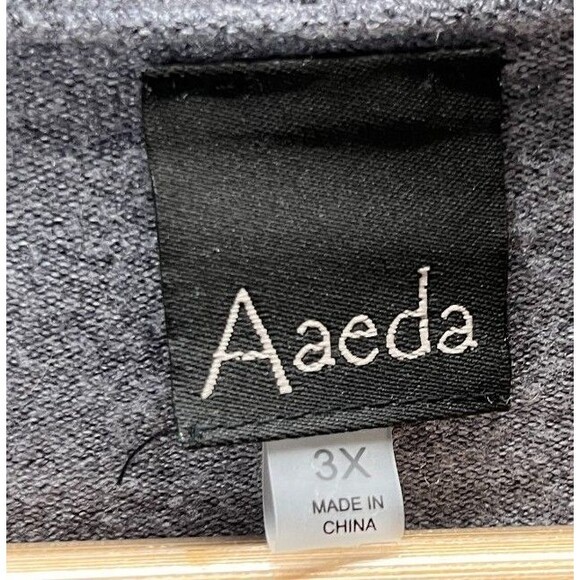 Aaeda Cardigan Women's Size 3X Gray Floral Sweater Felted Flowers - Picture 6 of 7